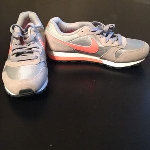 Women’s Nike MD Runner 2